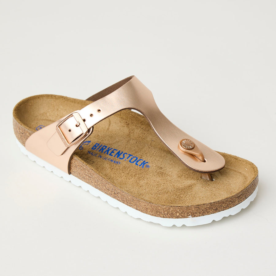 Birkenstock Gizeh Metallic Copper Leather Sandals | Shop online @ Nozomi