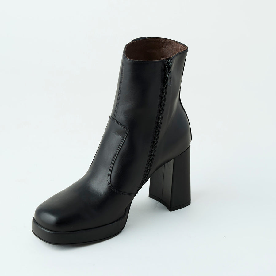 NeroGiardini Black Leather High Heeled Ankle Boots - Nozomi