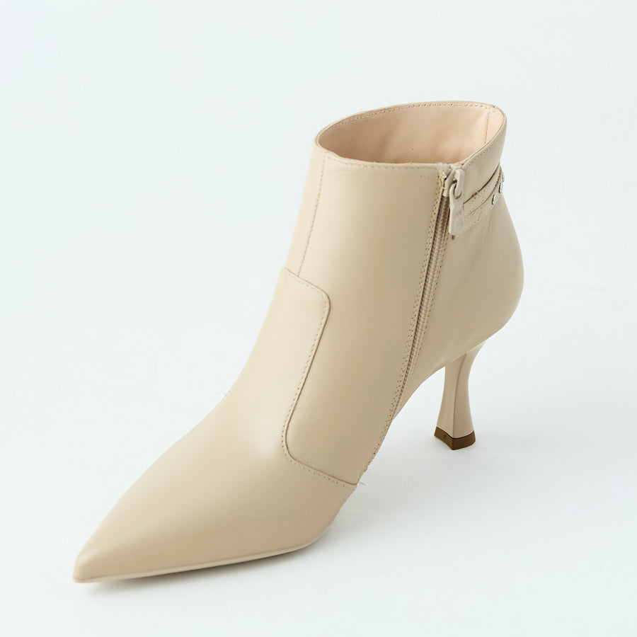 NeroGiardini Cream Leather Ankle Boots - Nozomi