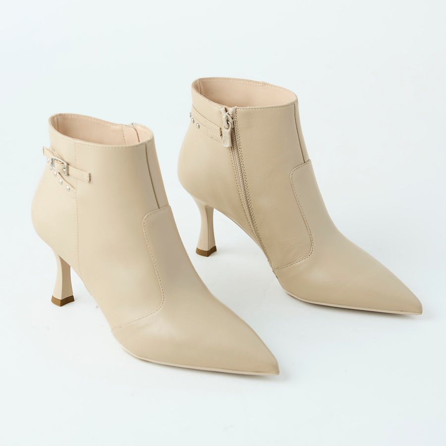 NeroGiardini Cream Leather Ankle Boots - Nozomi