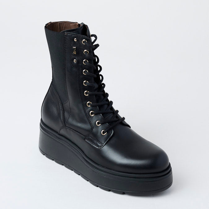 NeroGiardini Black Leather Flatform Ankle Boots - Nozomi