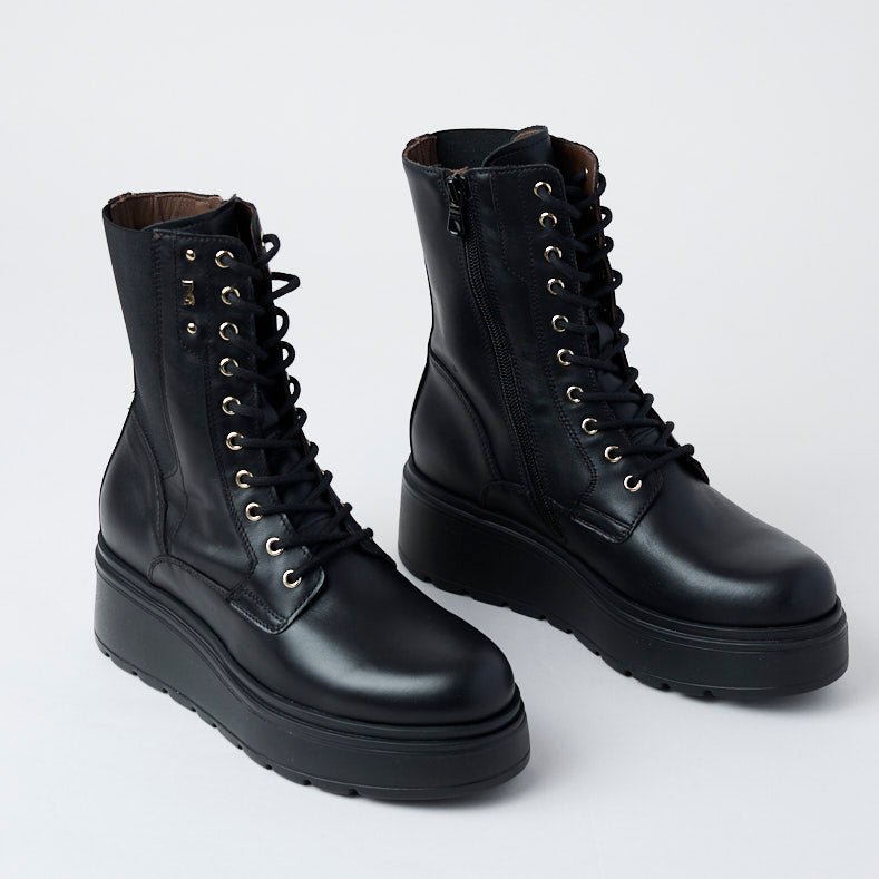 NeroGiardini Black Leather Flatform Ankle Boots - Nozomi