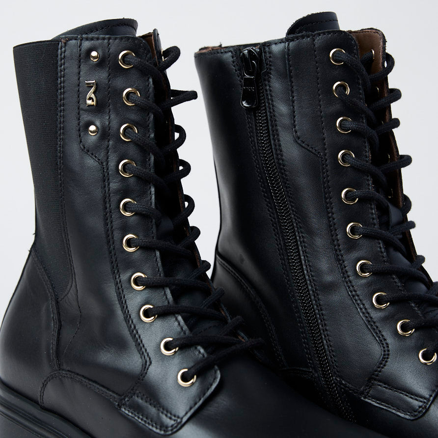 NeroGiardini Black Leather Flatform Ankle Boots - Nozomi