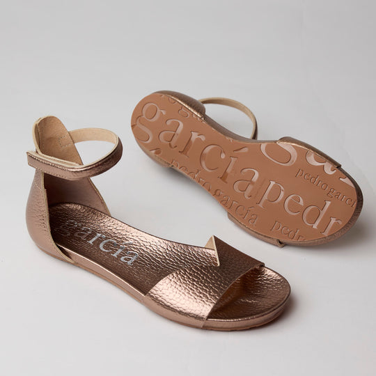 Pedro García Bronze Metallic Leather Sweetheart Flat Sandals - Nozomi