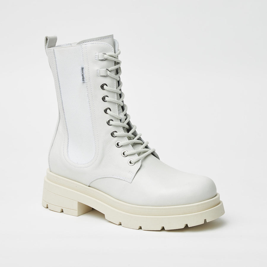 NeroGiardini Cream Lace Up Leather Boots - Nozomi